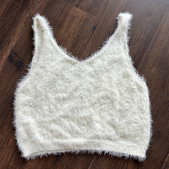 Lulu’s Eyelash Lounge Top - Picture 2 of 3